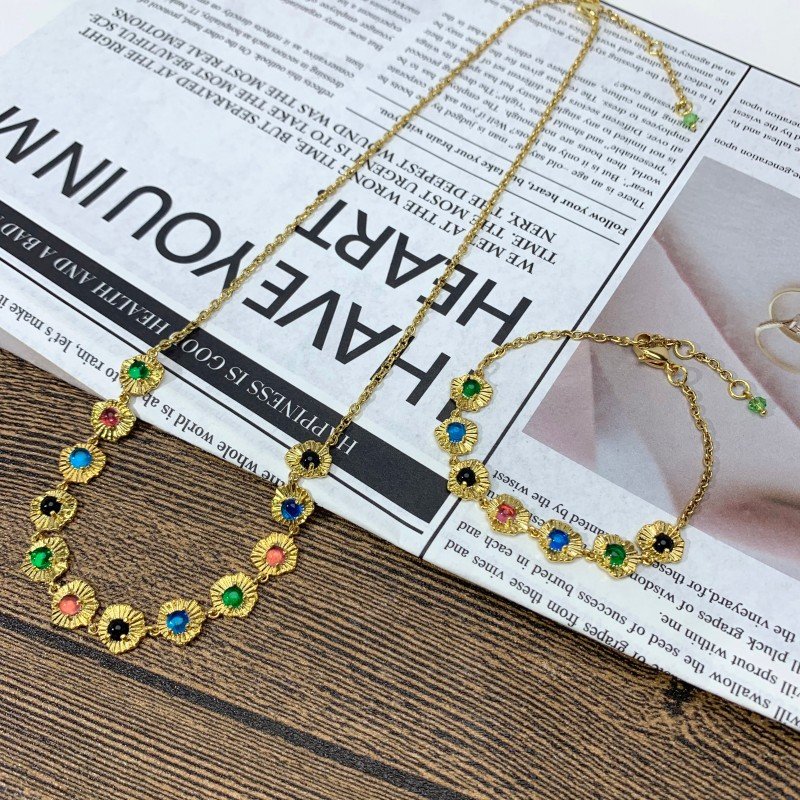 Colored zircon flower-shaped necklace bracelet set