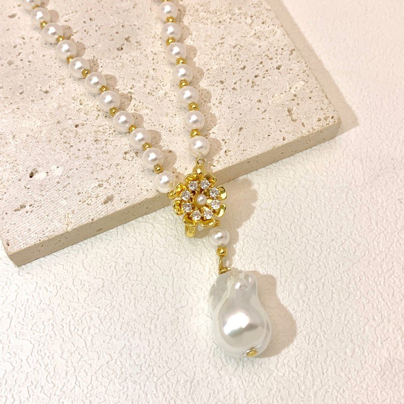 Large pearl beaded pendant necklace