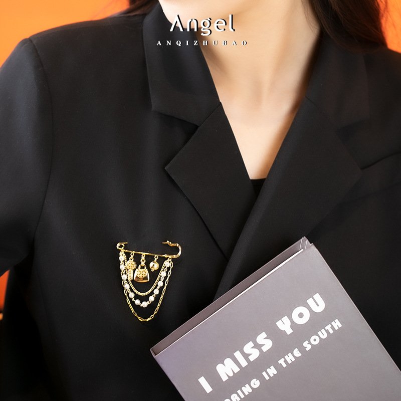 Gold-plated inlaid pearl sweater suit brooch