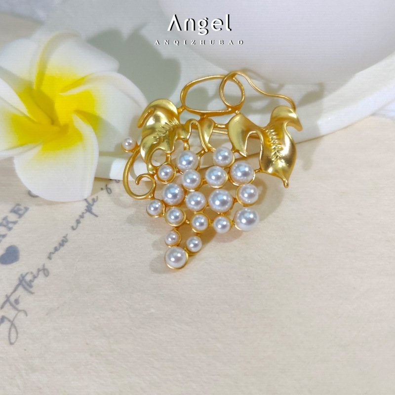 Pearl-studded grape leaf sweater brooch