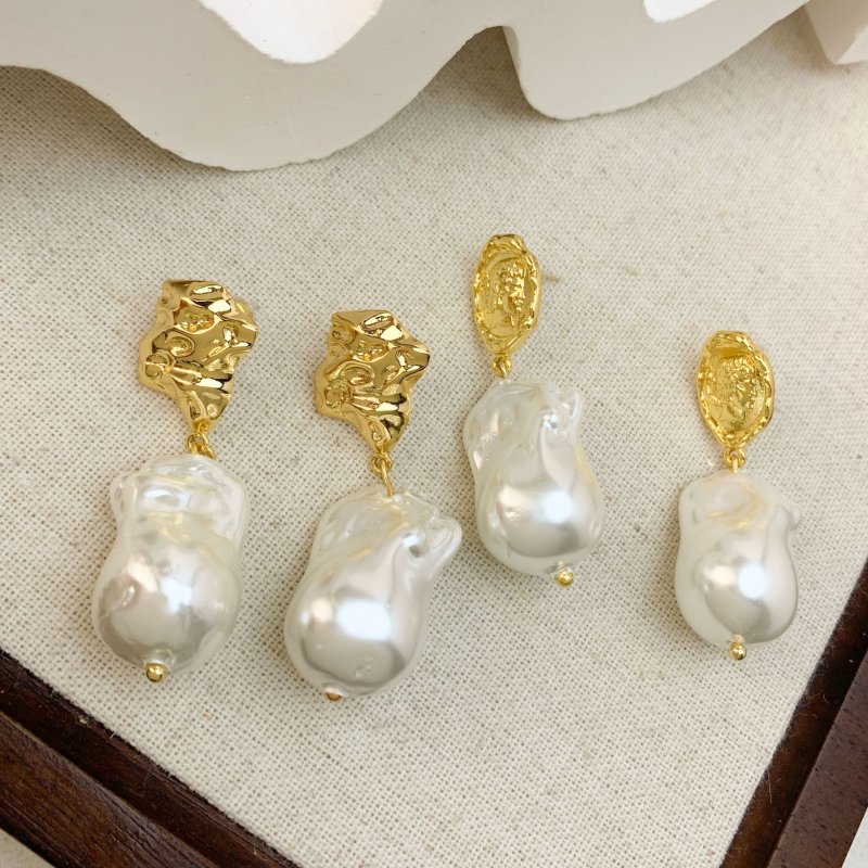 Luxury-retro versatile freshwater pearl earrings (复制)