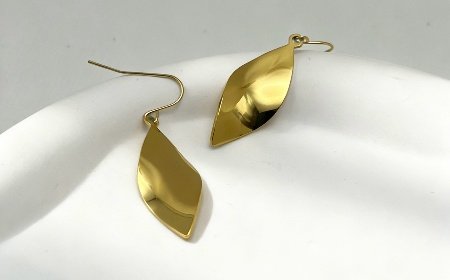 Why do many jewelry brands consider using stainless steel?