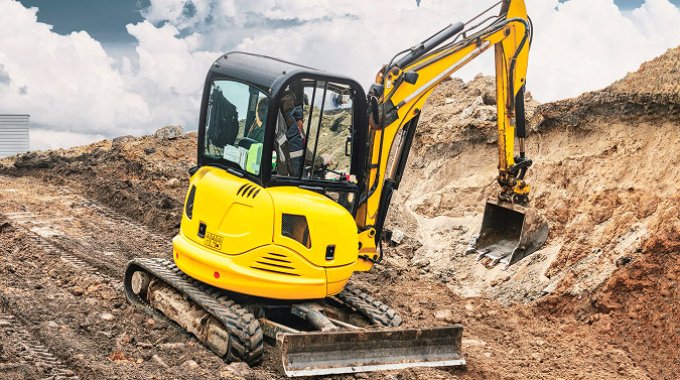 A medium-sized farm in Kenya covers an area of ​​50 hectares, and traditional manual farming 04