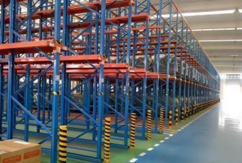 How to choose the right shelf for manufacturing