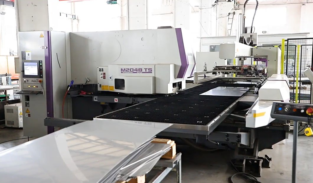 The laser automatic cutting machine ensures the accuracy of the products