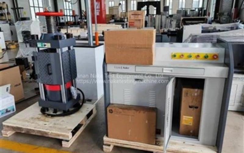 Jinan Nake Test Equipment Co., Ltd. Hydraulic Universal Testing Machine Shipped To Customers in Nanjing.