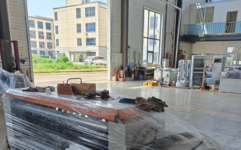 Successful Customer Visit: Installation Of Computer-Controlled Electro-Hydraulic Servo Horizontal Bolt Tensile Testing Machine in India