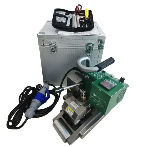Geomembrane welding machine