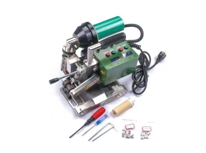 Geomembrane welding machine