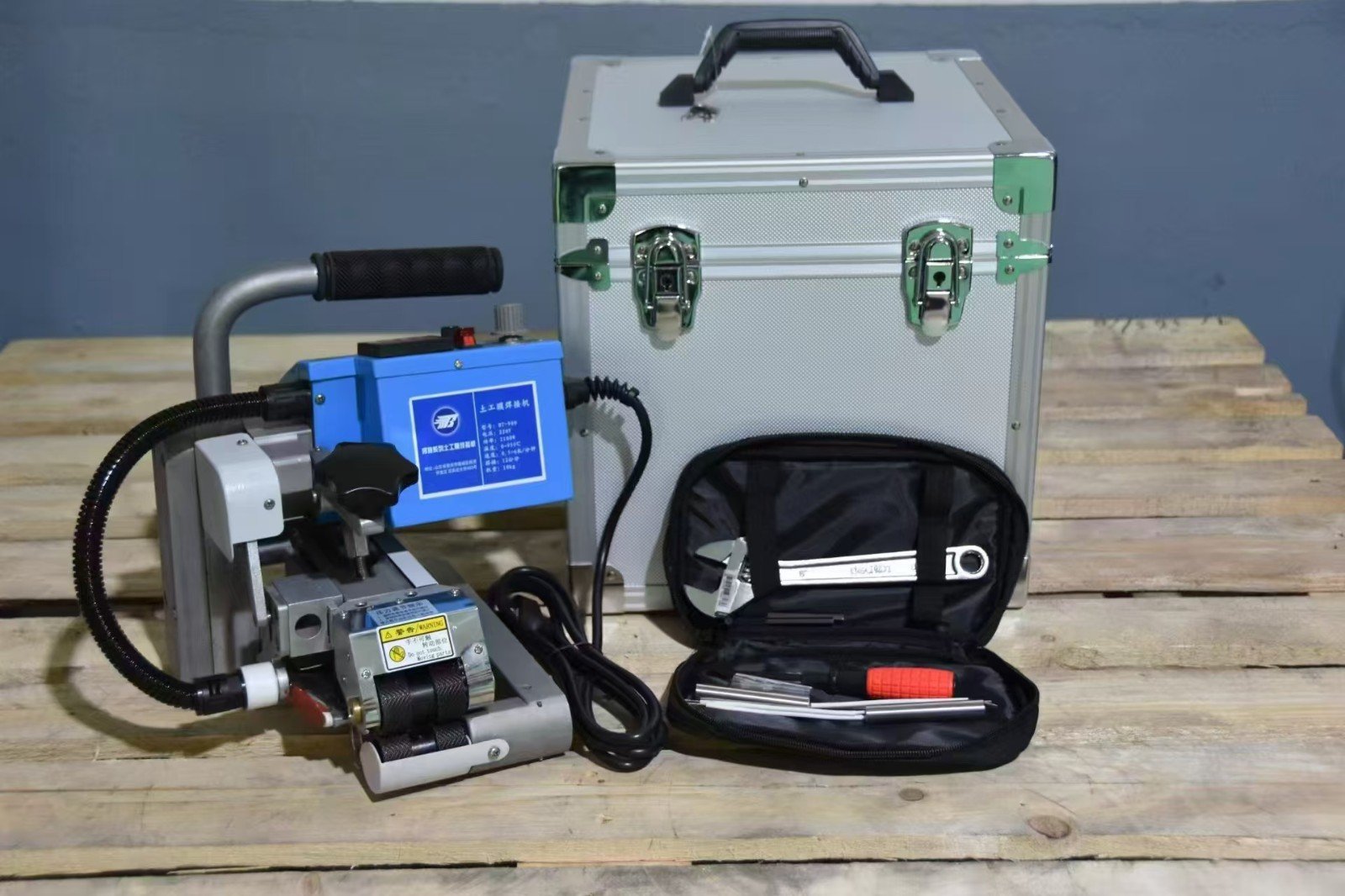 geomembrane welding machine
