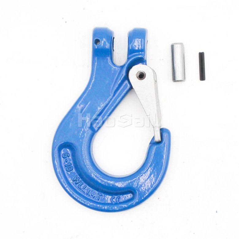 Safe log lifting with G100 Clevis Sling Hook