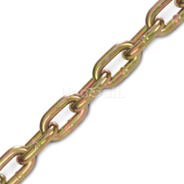 Long link chain lifting heavy machinery
