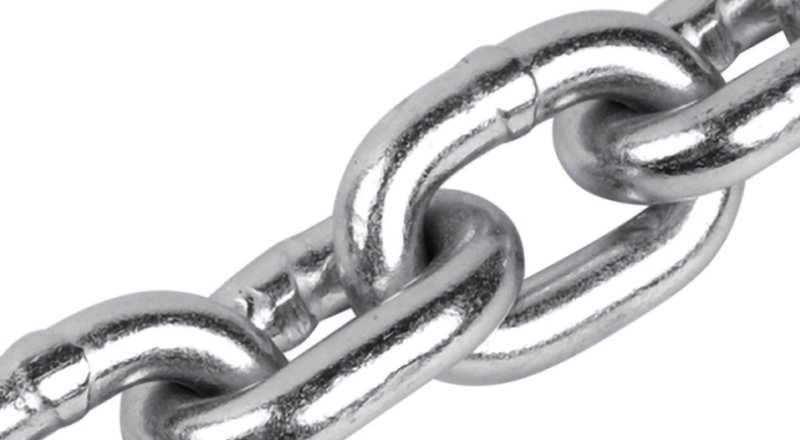 What are the key considerations for selecting the appropriate slings or chains to use with the rigging hardware?