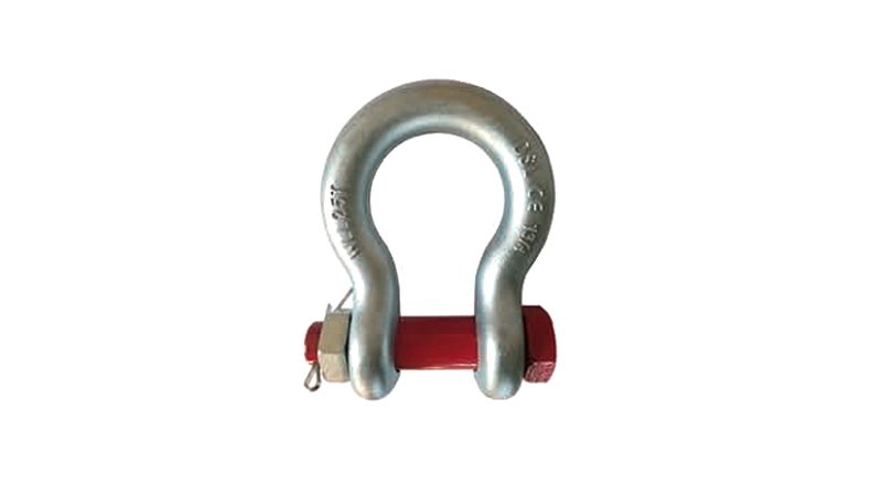 What safety precautions should be taken when working with rigging hardware?