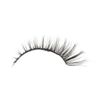 strip lashes light volume Cat Eye style