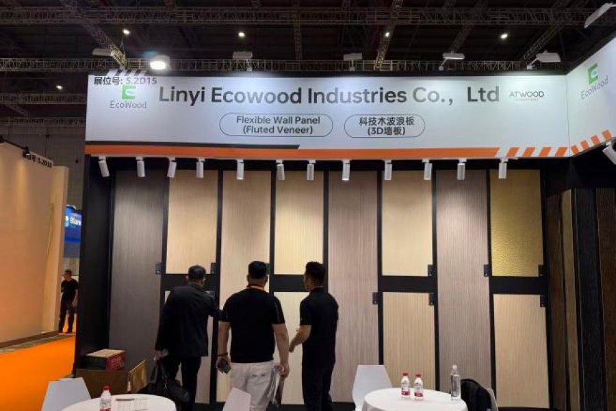 Live from Istanbul: Our engineered wood wave panels are a hit at the Turkish trade show.