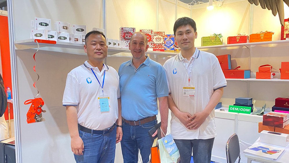 Our booth draws crowds-guests dive into our printing tech details.