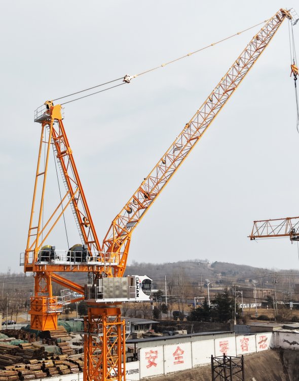 DH650 45ton Heavy Construction Machinery - Industrial Luffing Jib Tower Cranes